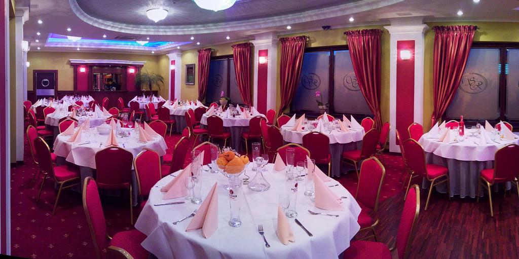 Hotel San Remo Zgierz Extérieur photo