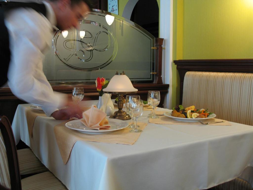 Hotel San Remo Zgierz Extérieur photo