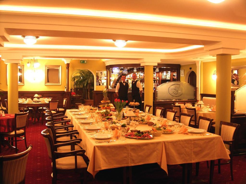 Hotel San Remo Zgierz Extérieur photo
