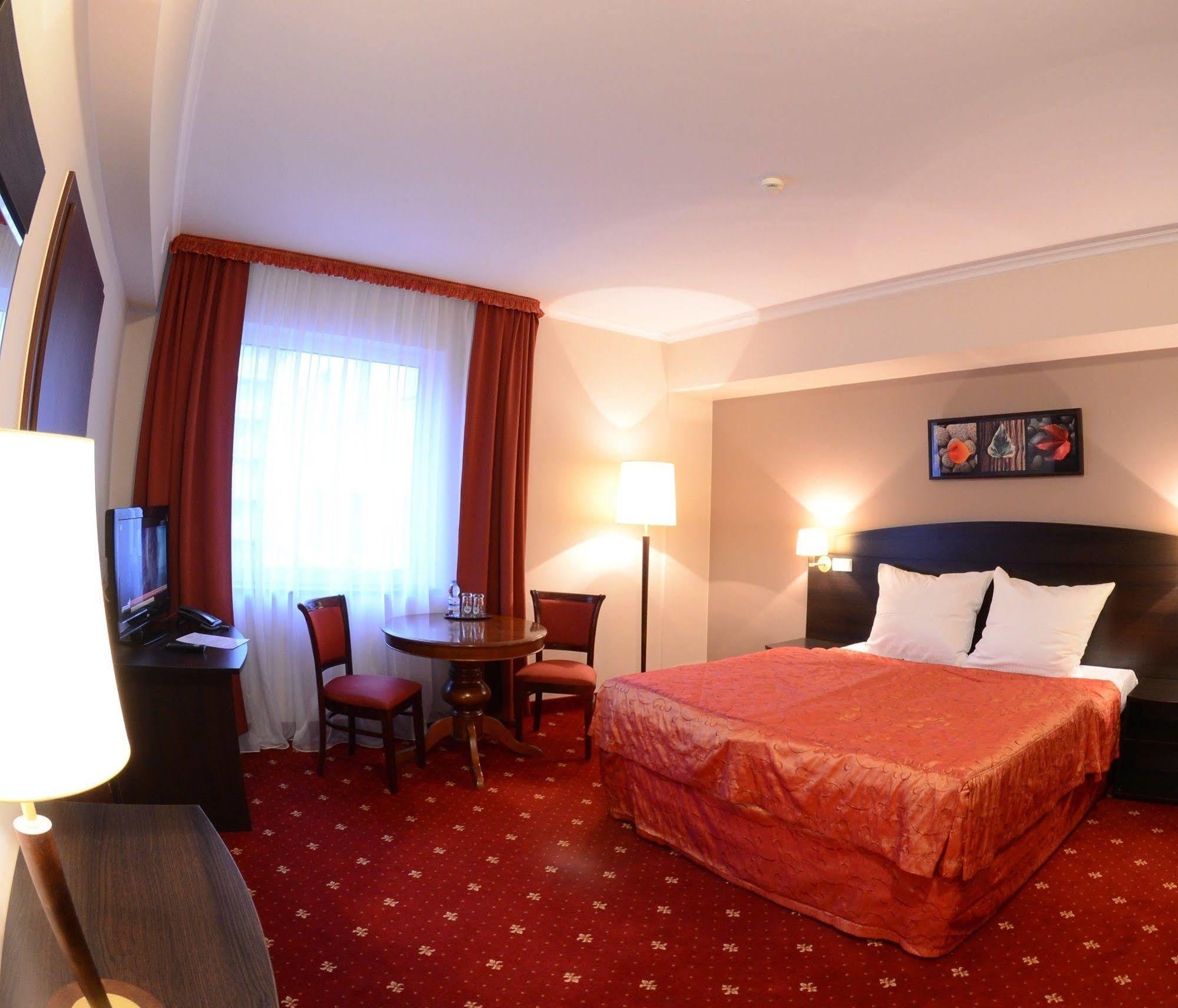 Hotel San Remo Zgierz Extérieur photo