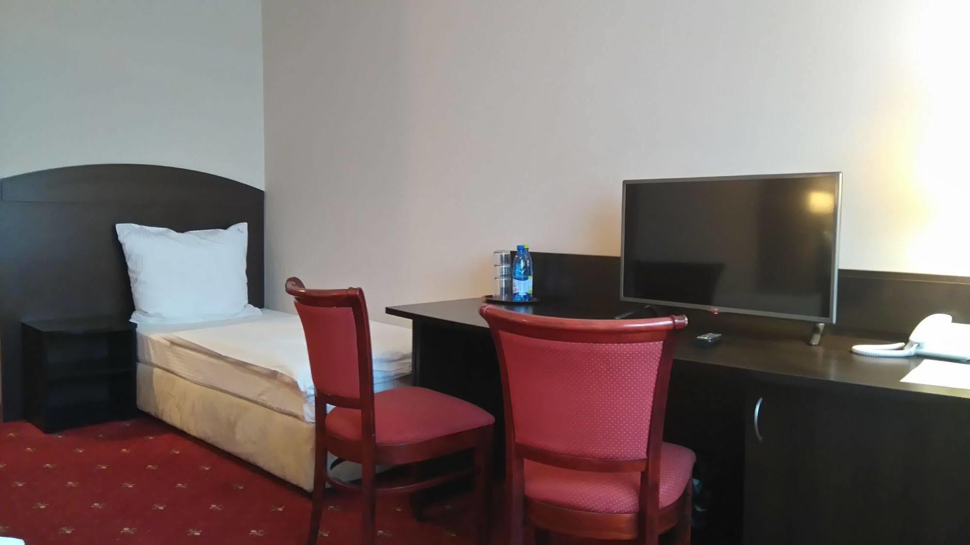 Hotel San Remo Zgierz Extérieur photo